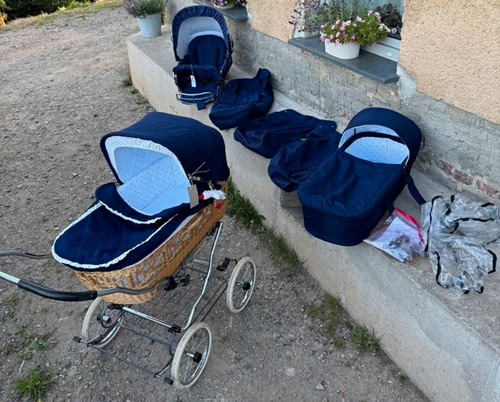 Klassischer kinderwagen retro - klassischer,
